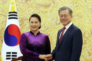 Chủ tịch Quốc hội Nguyễn Thị Kim Ngân trong buổi hội kiến với Tổng thống Hàn Quốc Moon Jae-in chiều 6/12 tại thủ đô Seoul